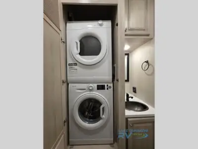 2022 Forest River Cardinal Luxury 390FBX photo 42