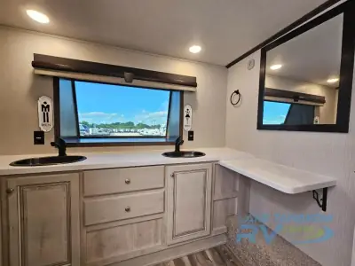 2022 Forest River Cardinal Luxury 390FBX photo 29