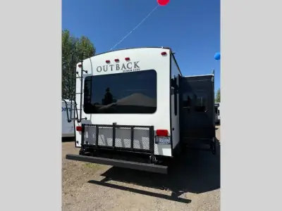 2018 Keystone Outback 330RL photo 6