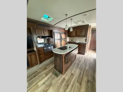 2018 Keystone Outback 330RL photo 12