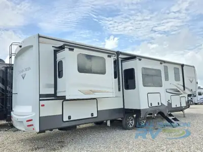 2021 Forest River Cedar Creek Champagne Edition 38ERD photo 5