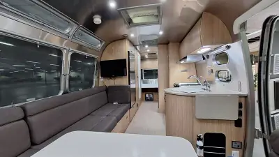 2018 Airstream Flying Cloud 25FB photo 6