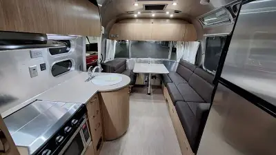 2018 Airstream Flying Cloud 25FB photo 8