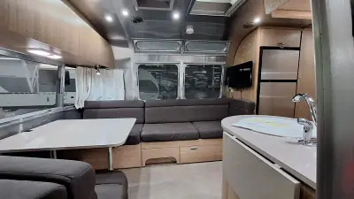 2018 Airstream Flying Cloud 25FB photo 5
