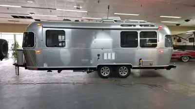 2018 Airstream Flying Cloud 25FB photo 3
