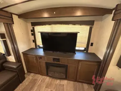 2019 Keystone COUGAR HALF-TON 33SAB photo 18