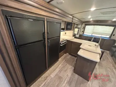 2019 Keystone COUGAR HALF-TON 33SAB photo 11