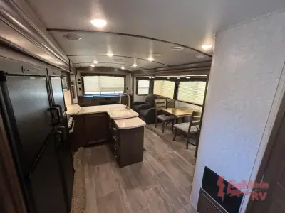 2019 Keystone COUGAR HALF-TON 33SAB photo 10