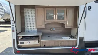 2021 Grand Design Solitude 3740BHR photo 7