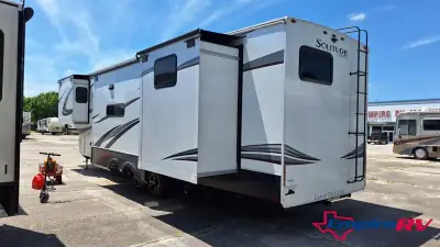 2021 Grand Design Solitude 3740BHR photo 5