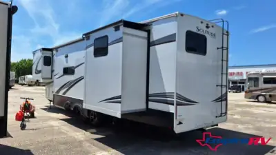 2021 Grand Design Solitude 3740BHR photo 4