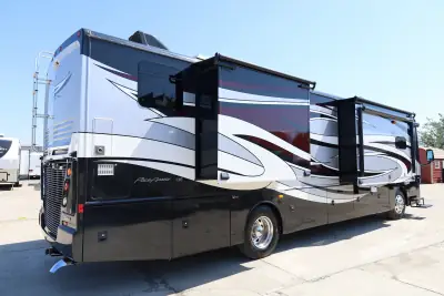 2017 Fleetwood Pace Arrow® LXE 38K photo 4