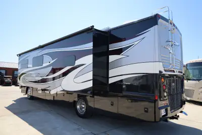 2017 Fleetwood Pace Arrow® LXE 38K photo 5