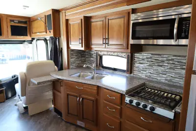 2017 Fleetwood Pace Arrow® LXE 38K photo 11