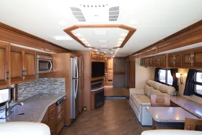 2017 Fleetwood Pace Arrow® LXE 38K photo 7