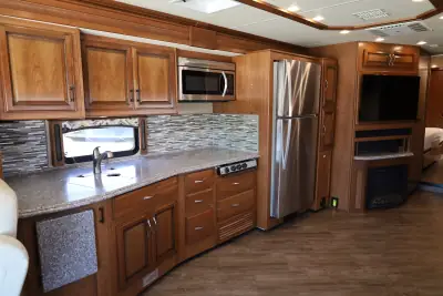 2017 Fleetwood Pace Arrow® LXE 38K photo 9