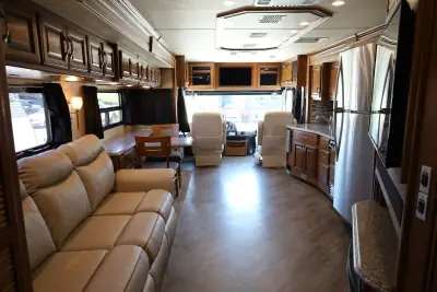 2017 Fleetwood Pace Arrow® LXE 38K photo 8