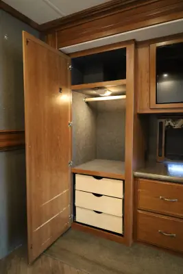 2017 Fleetwood Pace Arrow® LXE 38K photo 26