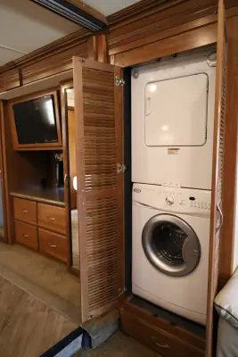 2017 Fleetwood Pace Arrow® LXE 38K photo 21