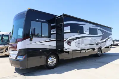 2017 Fleetwood Pace Arrow® LXE 38K photo 2