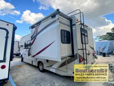 2019 Thor Motor Coach Four Winds 26B photo 5