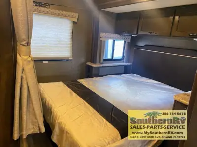 2019 Thor Motor Coach Four Winds 26B photo 13