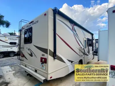 2019 Thor Motor Coach Four Winds 26B photo 4