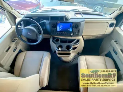 2019 Thor Motor Coach Four Winds 26B photo 6