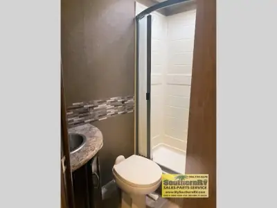 2019 Thor Motor Coach Four Winds 26B photo 15