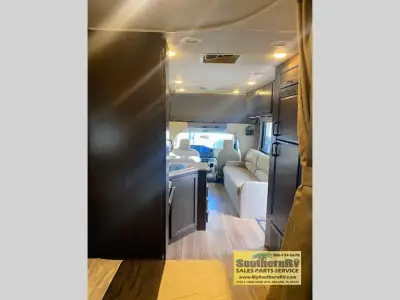 2019 Thor Motor Coach Four Winds 26B photo 12
