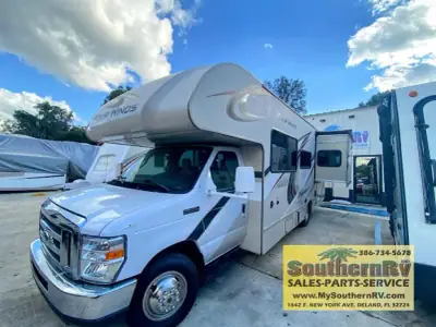 2019 Thor Motor Coach Four Winds 26B photo 3