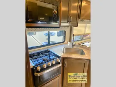 2019 Thor Motor Coach Four Winds 26B photo 10