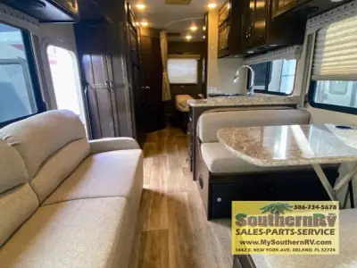2019 Thor Motor Coach Four Winds 26B photo 9