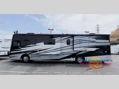 2026 Tiffin Motorhomes Allegro RED photo 3