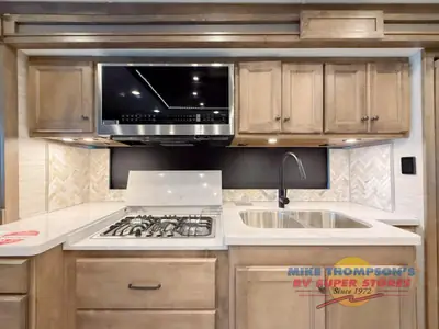 2026 Tiffin Motorhomes Allegro RED photo 18