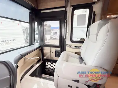 2026 Tiffin Motorhomes Allegro RED photo 11