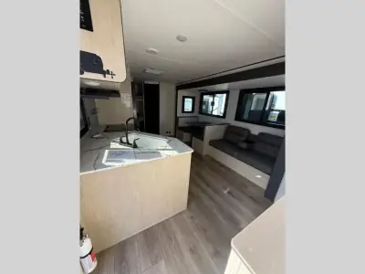 2026 Shasta Rvs i-5 Edition 527BHS photo 7