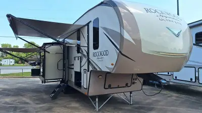 2018 Forest River Rockwood 8290BS photo 2