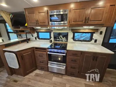2027 Outdoors Timber Ridge Titanium Series 22FQS photo 10