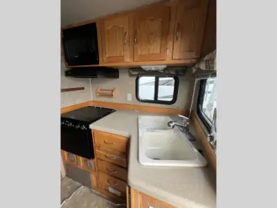 2009 Eagle Cap Campers Eagle Cap 955 photo 9