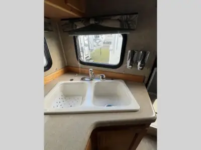 2009 Eagle Cap Campers Eagle Cap 955 photo 17