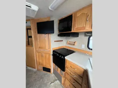 2009 Eagle Cap Campers Eagle Cap 955 photo 10