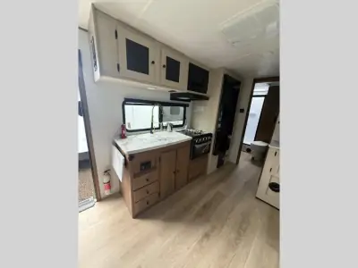 2026 Coachmen Apex Ultra-Lite 241BHS photo 11
