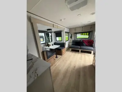 2026 Coachmen Apex Ultra-Lite 241BHS photo 22
