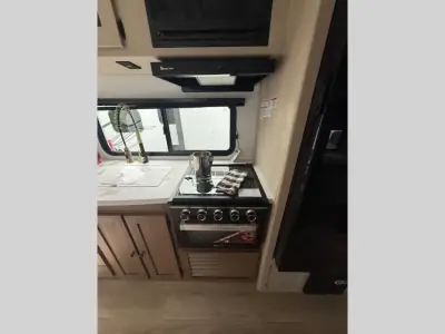 2026 Coachmen Apex Ultra-Lite 241BHS photo 12