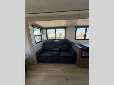 2026 Coachmen Apex Ultra-Lite 293RLDS photo 17