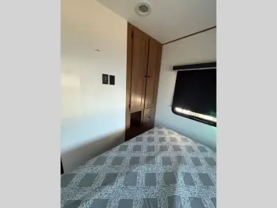 2026 Coachmen Apex Ultra-Lite 293RLDS photo 27