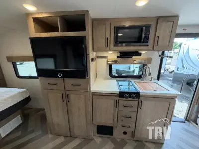 2022 Ember Overland Series 201FBQ photo 4