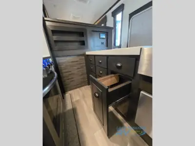 2022 Redwood Redwood 3951MB photo 15