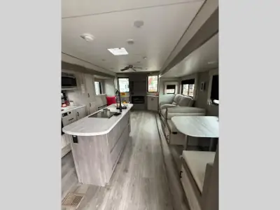 2025 Coachmen Catalina Destination Series 39MKTS photo 13